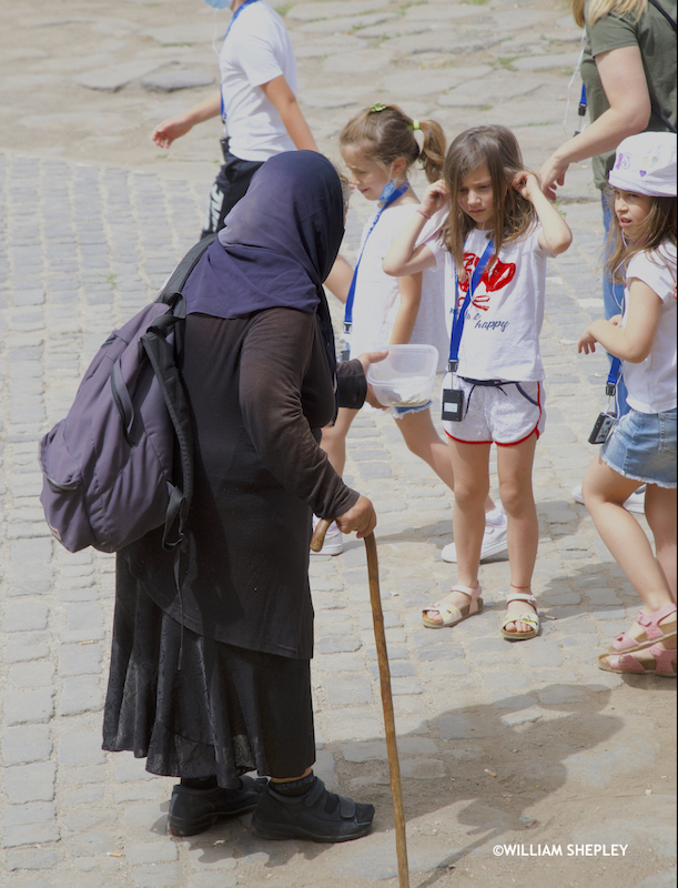 _Women_panhadlin