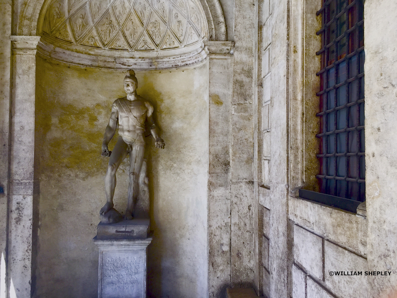 Statue_Via_Corso